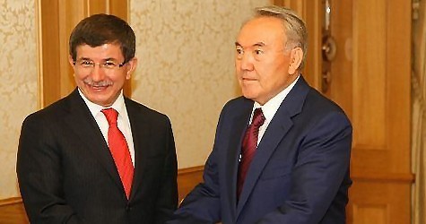 Ахмет Давутоглу и Нурсултан Назарбаев.