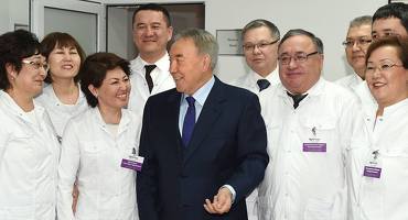 Назарбаев рассказал шутку про врачей
