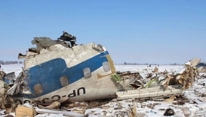 Обломки CRJ-200 под Алматы.