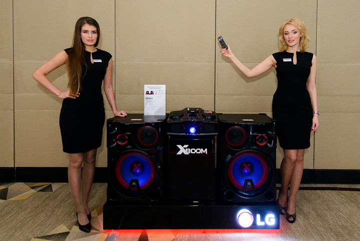 Cупермощные минисистемы LG X-Boom с DJ-эффектами.