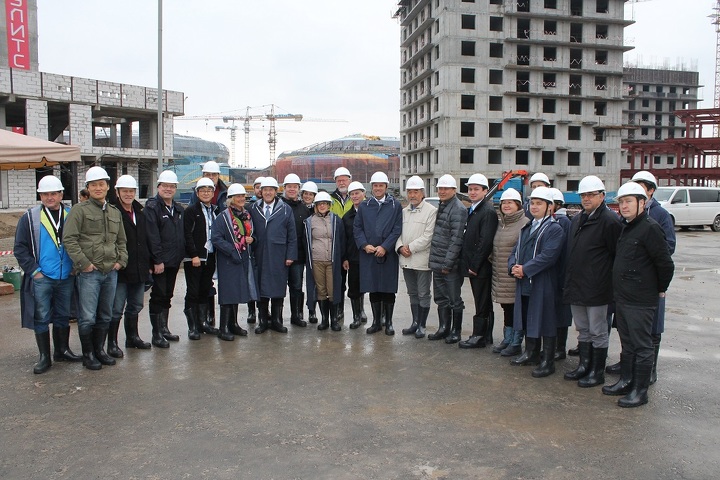 Комиссия FISU на строительной площадке Атлетической деревни в октябре 2015.