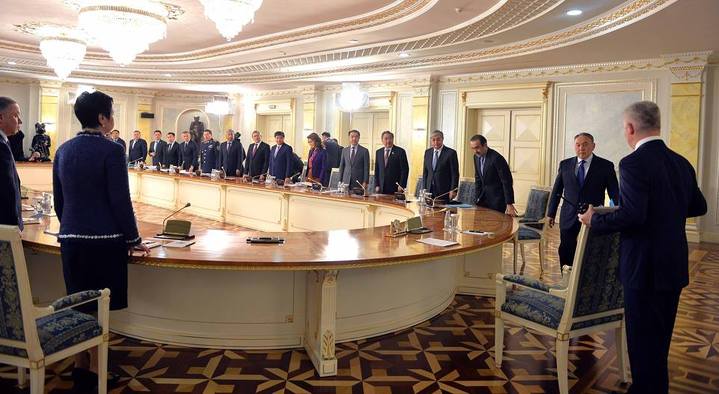 Расширенное совещание правительства, во время которого министры подали в отставку.