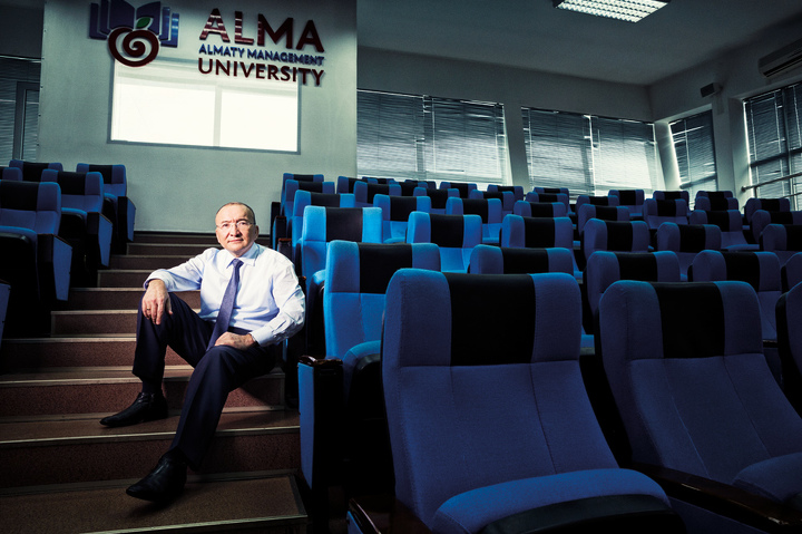 Асылбек Кожахметов — президент Almaty Management University (AlmaU, бывший МАБ)