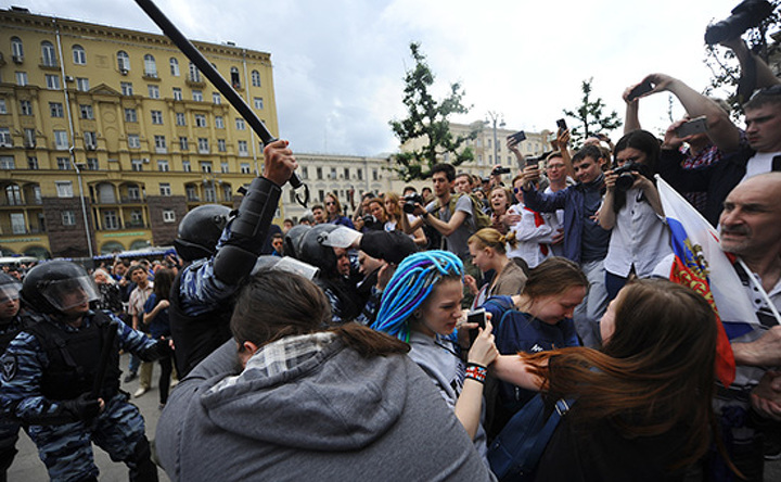Участники акции оппозиции в Москве.