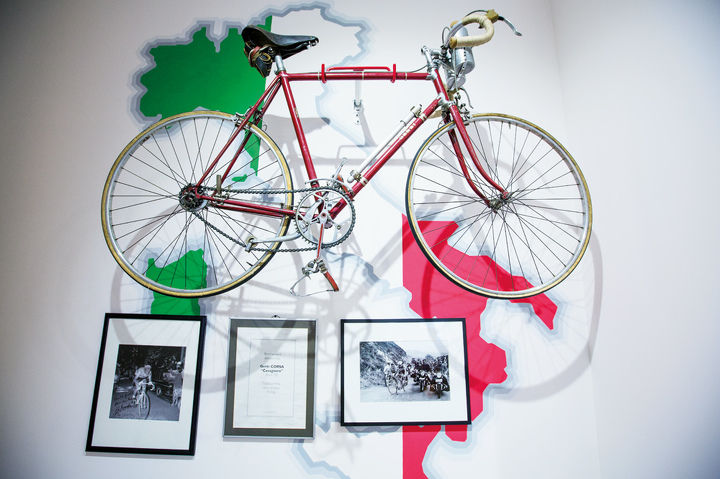Велосипед Gerbi Corsa «Cavagnero», 1930-е годы. Победитель Giro d’ItaIia. Подарен Смагулову сотрудниками компании на 50-летие