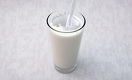 Какое молоко полезнее: «живое» или магазинное?