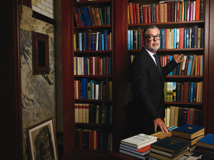 Президент Университета Дрексел Джон Фрай – это брокер недвижимости с академическими регалиями.
