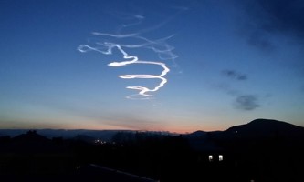 Загадочные спирали в небе взволновали жителей Риддера (фото)